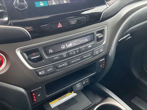Used 2022 Honda Pilot TrailSport image 18