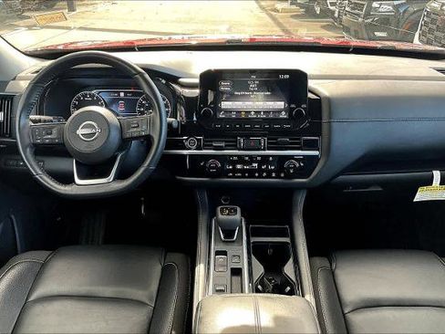 Certified 2024 Nissan Pathfinder SL image 14