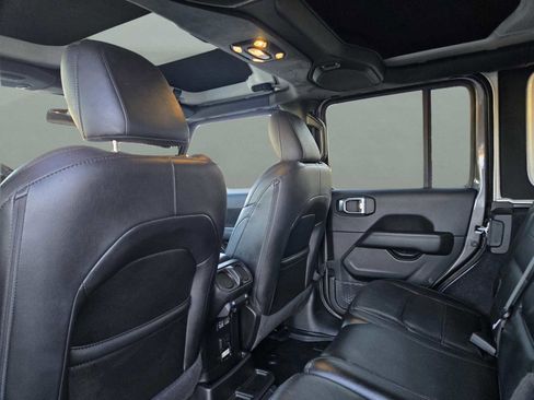 Used 2021 Jeep Wrangler Unlimited Sahara image 14