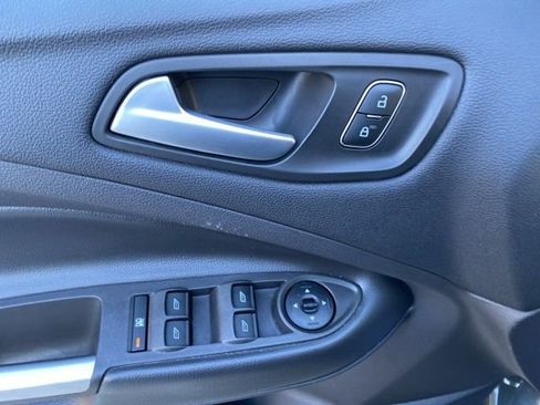 Used 2018 Ford Escape SE image 21