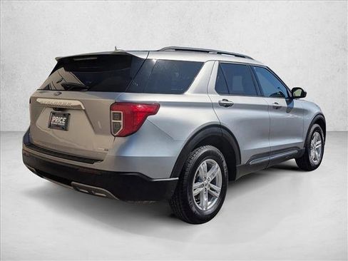 Used 2020 Ford Explorer XLT w/ Equipment Group 202A image 5