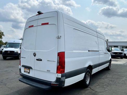 Used 2022 Mercedes-Benz Sprinter 3500 image 5
