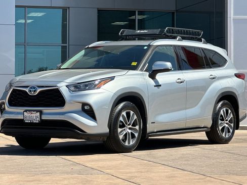 Used 2020 Toyota Highlander XLE AWD/4WD image 8