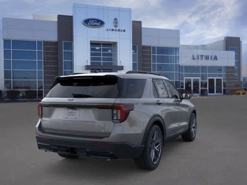 New 2026 Ford Explorer ST-Line w/ ST-Line Street Pack image 8