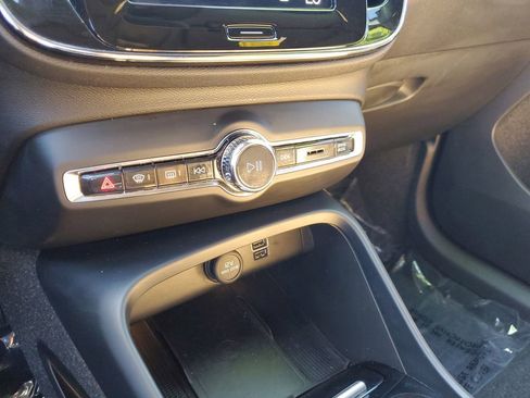 Used 2022 Volvo XC40 T5 Inscription w/ Advanced Package image 33