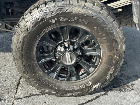Used 2022 Ford F250 Platinum w/ Tremor Off-Road Package image 37