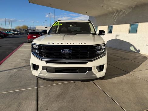 Used 2025 Ford Expedition Platinum w/ Platinum Ultimate Package image 8