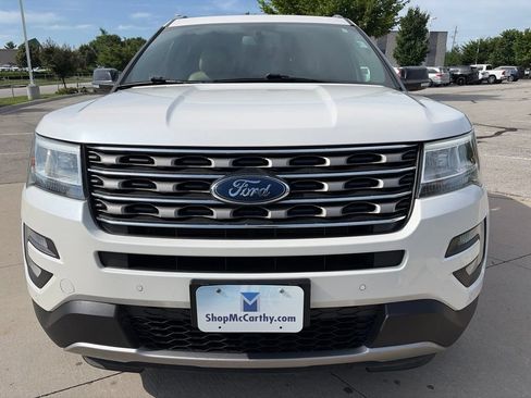 Used 2017 Ford Explorer XLT w/ Equipment Group 202A AWD/4WD image 3