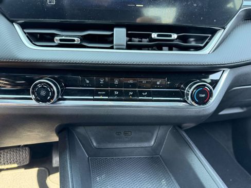 Certified 2025 Chevrolet Traverse LT w/ Driver Confidence Package FWD image 19