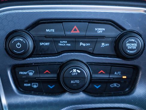 Used 2017 Dodge Challenger R/T Scat Pack w/ Leather Interior Group RWD image 31