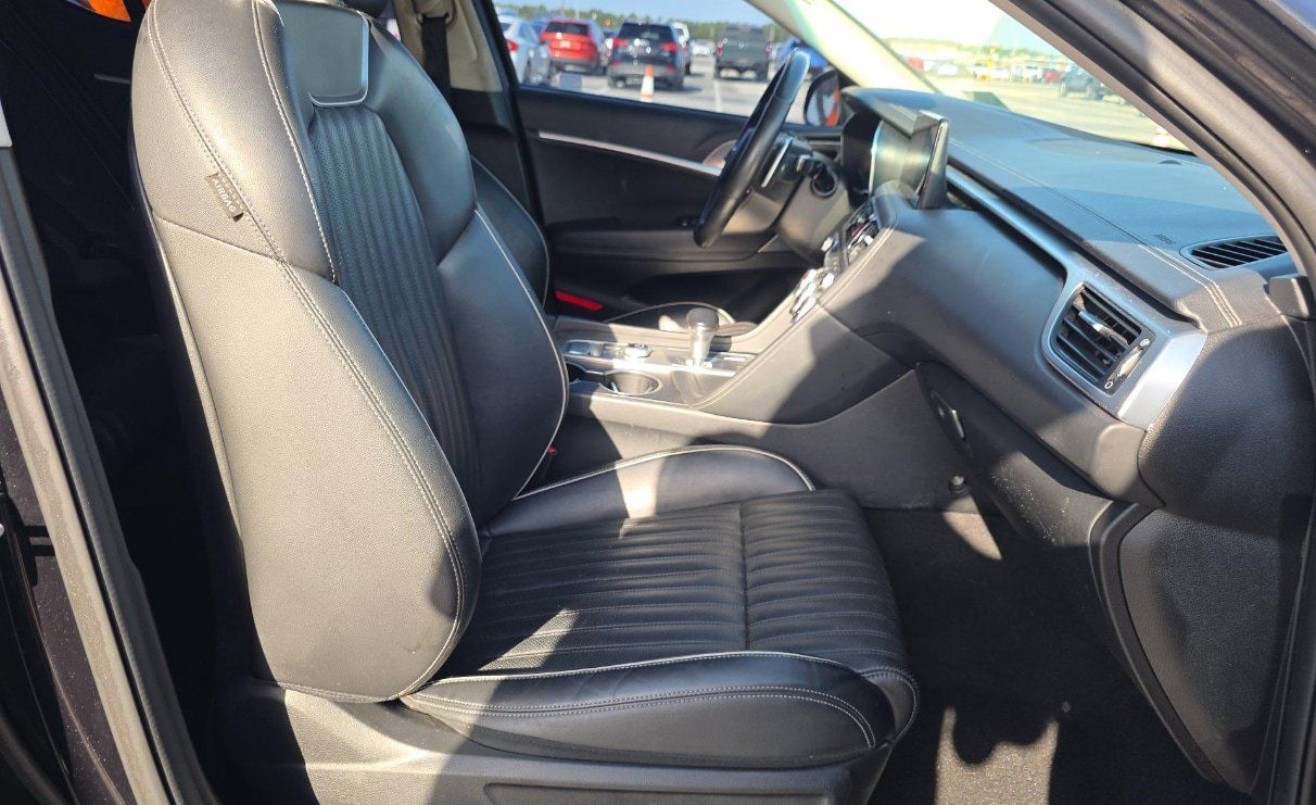 Used 2022 Genesis G70 3.3T RWD image 13