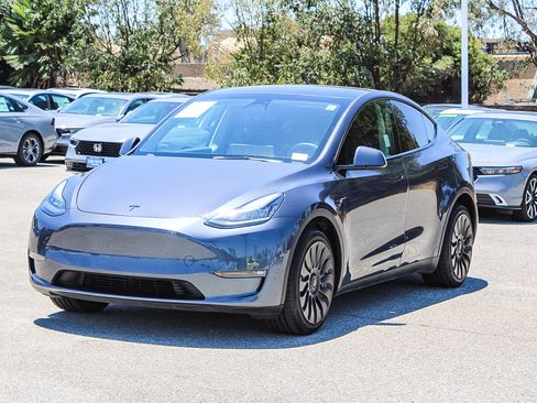 Used 2022 Tesla Model Y Long Range AWD/4WD image 3