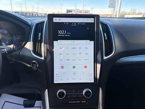 Used 2024 Ford Edge Titanium image 17