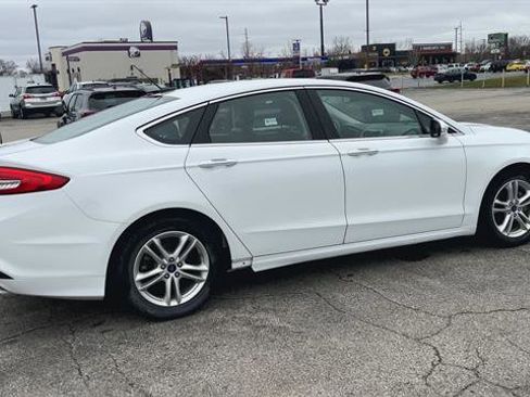 Used 2018 Ford Fusion SE w/ Fusion SE Technology Package image 9