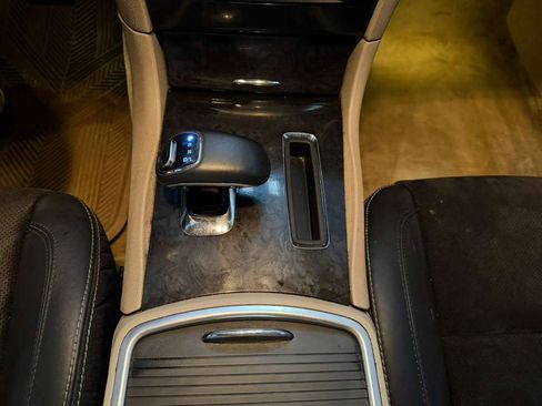 Used 2014 Chrysler 300 w/ Driver Convenience Group image 37