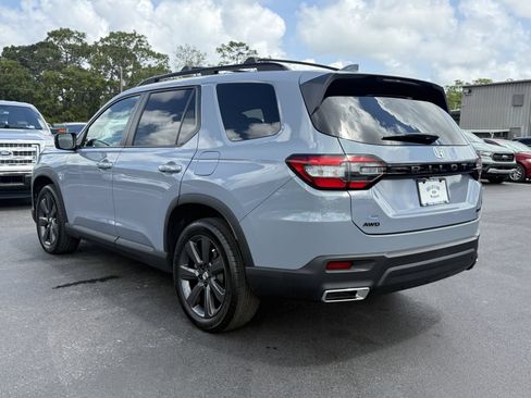 Used 2023 Honda Pilot Sport image 7