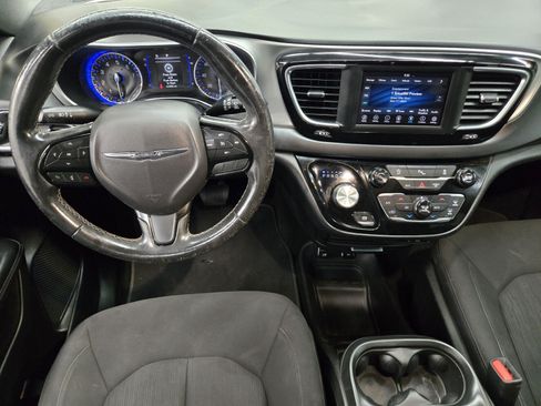Used 2019 Chrysler Pacifica Touring Plus w/ S Appearance Package FWD image 10