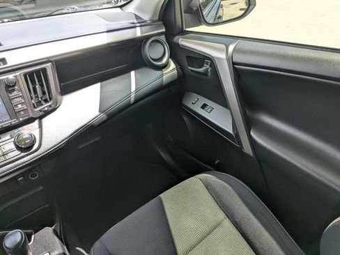 Used 2018 Toyota RAV4 XLE FWD image 19