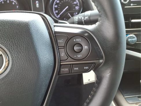 Used 2023 Toyota Camry SE FWD image 17