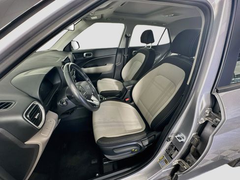 Used 2025 Hyundai Venue SEL FWD image 13