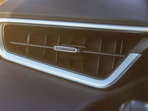 Used 2020 Toyota Corolla SE image 46