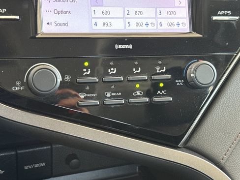Used 2020 Toyota Camry LE FWD image 25
