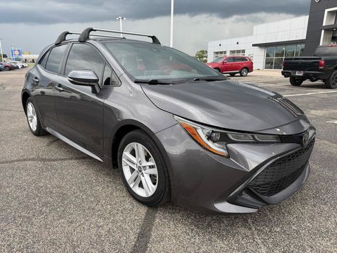 Used 2022 Toyota Corolla SE FWD image 2