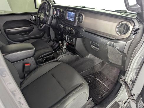 Used 2021 Jeep Gladiator Sport image 33