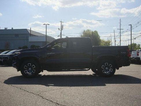 Used 2025 Chevrolet Colorado Z71 w/ Technology Package AWD/4WD image 7