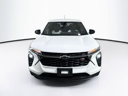 Used 2025 Chevrolet Trax RS w/ Driver Confidence Package FWD image 2