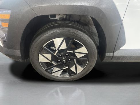 Used 2024 Hyundai Kona SEL image 9