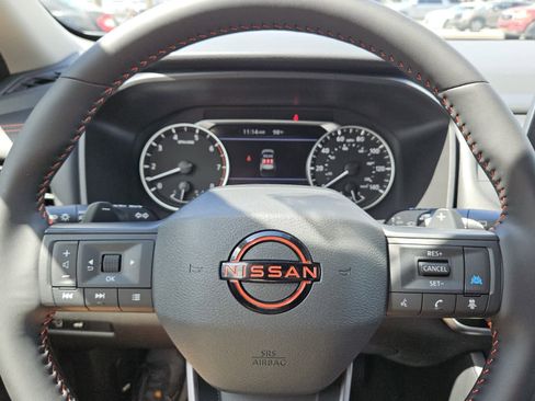 Used 2025 Nissan Rogue SV AWD/4WD image 11