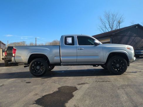 Used 2016 Toyota Tacoma SR w/ SR Convenience Package image 4