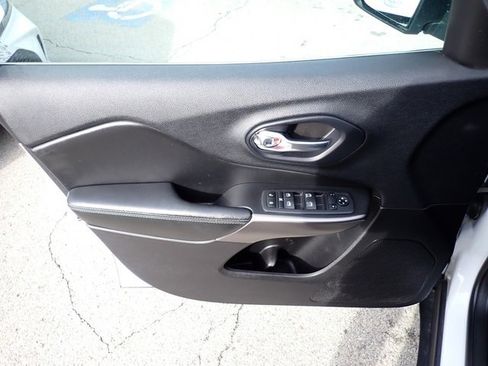 Used 2019 Jeep Cherokee Latitude Plus w/ Cold Weather Group image 21