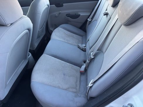Used 2011 Hyundai Accent GLS image 11