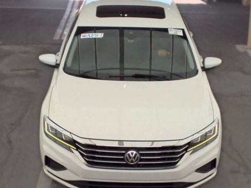 Used 2022 Volkswagen Passat 2.0T SE FWD image 2