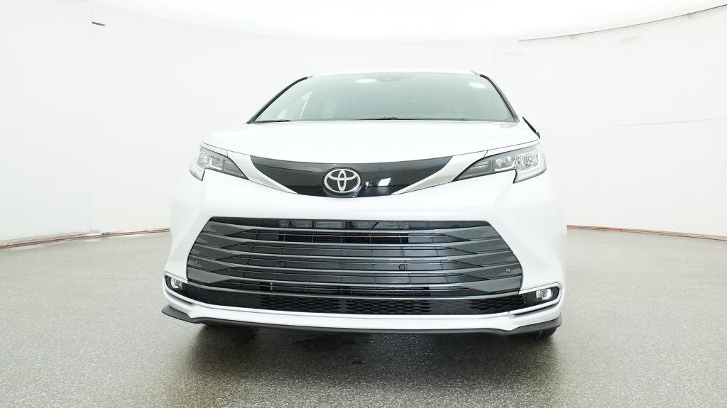 Used 2026 Toyota Sienna Limited FWD image 18