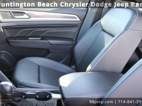 Used 2020 Volkswagen Atlas Cross Sport SEL image 35