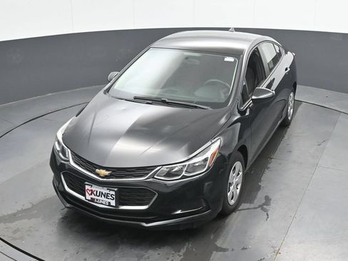 Used 2017 Chevrolet Cruze LS FWD image 32