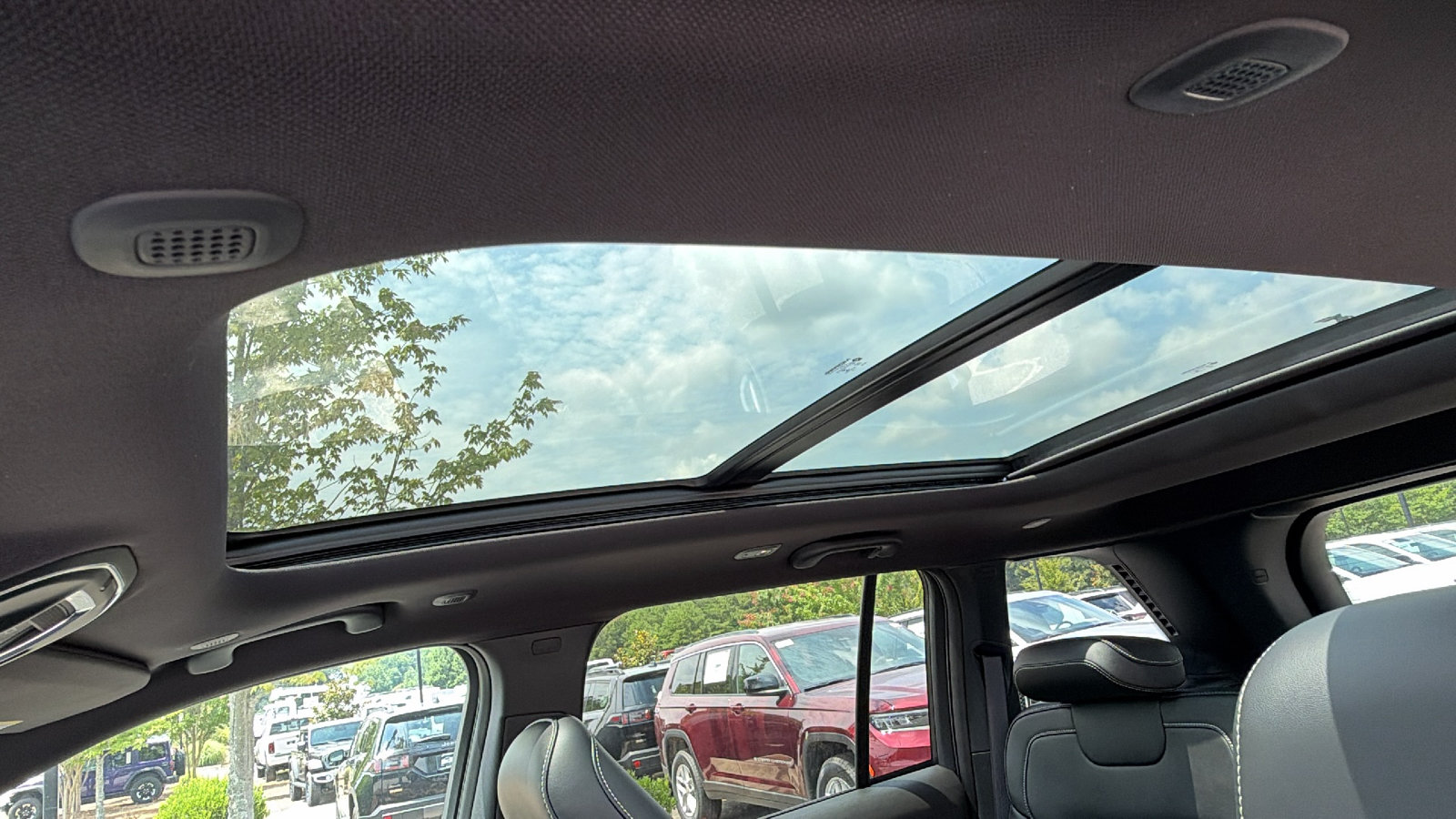 New 2026 Jeep Grand Cherokee Limited AWD/4WD image 14