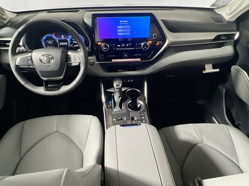 New 2026 Toyota Highlander Platinum image 30