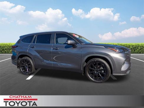 Used 2024 Toyota Highlander XLE image 1