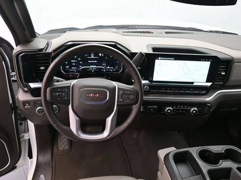 Used 2025 GMC Sierra 1500 SLT AWD/4WD image 18