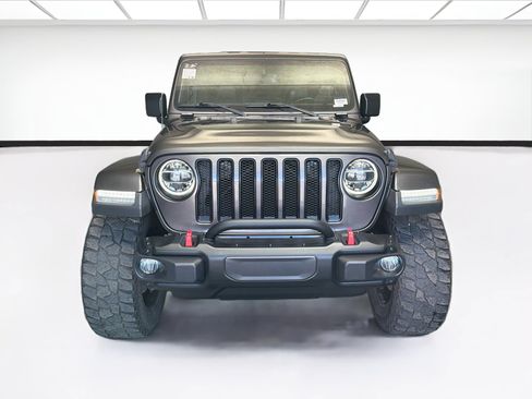 Used 2018 Jeep Wrangler Unlimited Sahara AWD/4WD image 2