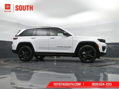 Used 2023 Jeep Grand Cherokee Limited w/ Luxury Tech Group II AWD/4WD image 44