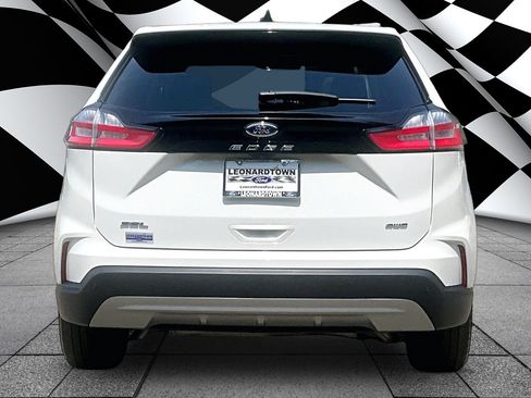 Certified 2022 Ford Edge SEL w/ Convenience Package AWD/4WD image 4