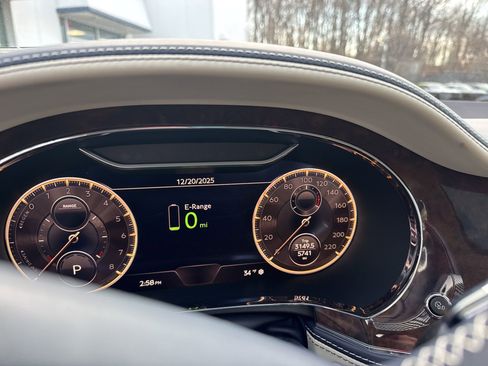 Certified 2024 Bentley Flying Spur Plug-In Hybrid image 7