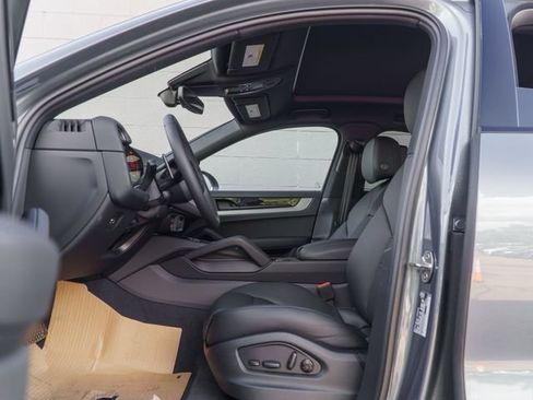 New 2026 Porsche Cayenne Coupe AWD/4WD image 17