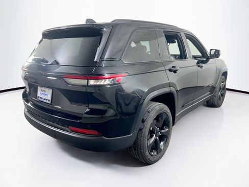 Used 2023 Jeep Grand Cherokee Altitude AWD/4WD image 5