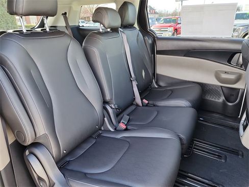 New 2026 Kia Carnival image 18